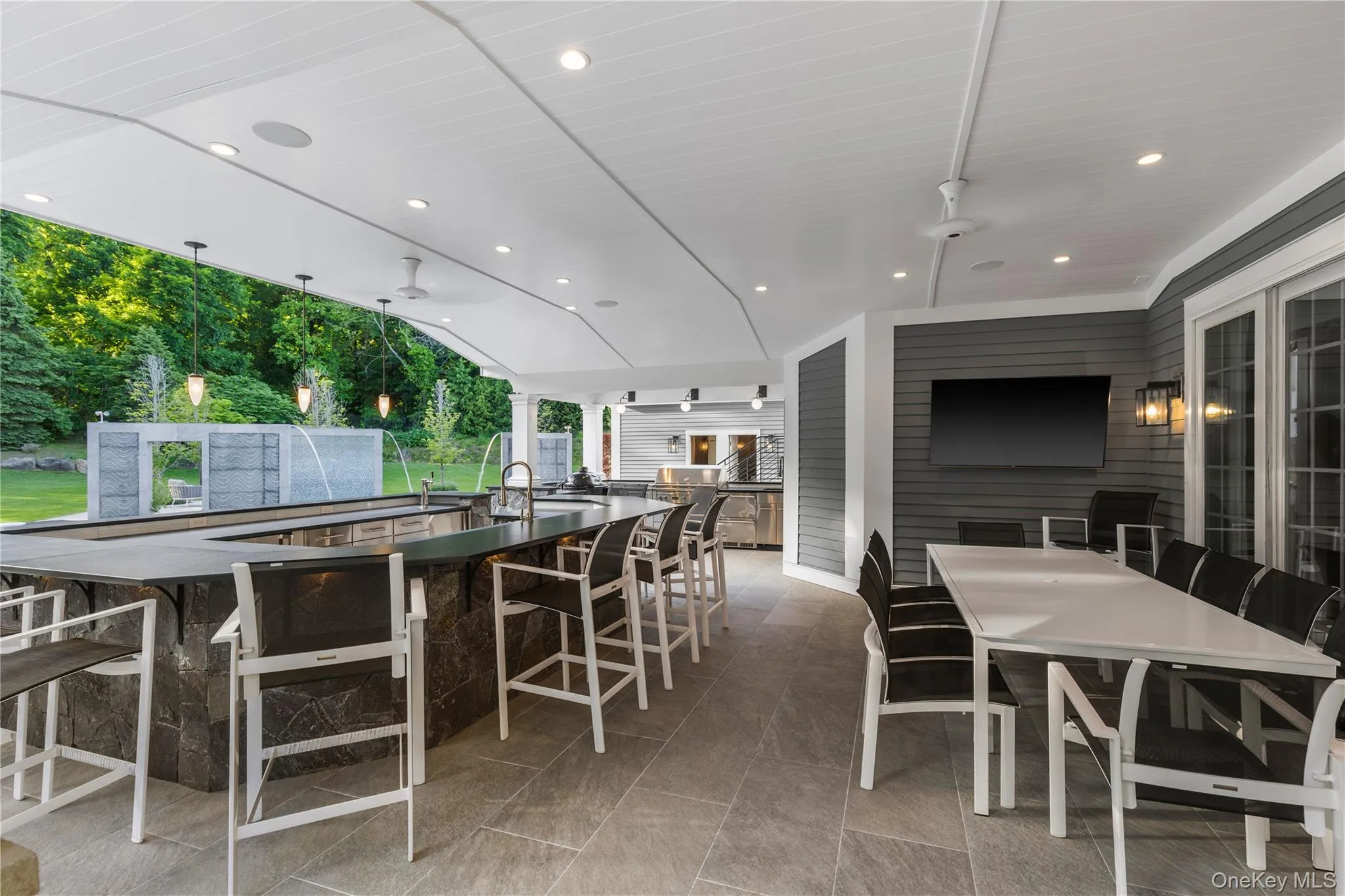 Built in 2020, the outdoor entertaining area is spectacular! Built in 2020, the outdoor entertaining area is spectacular!