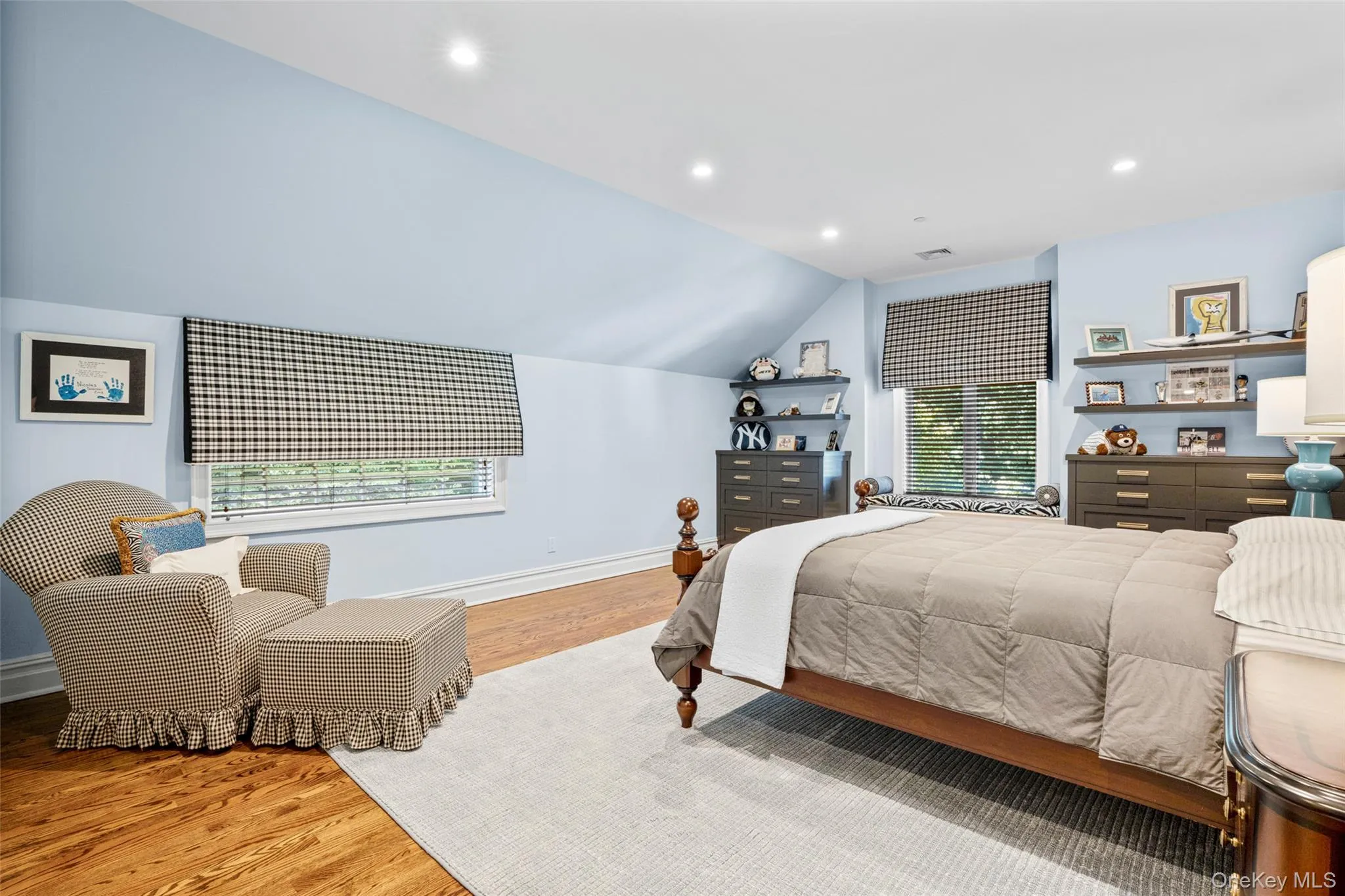 En-suite bedroom with beautiful custom designed window seat En-suite bedroom with beautiful custom designed window seat