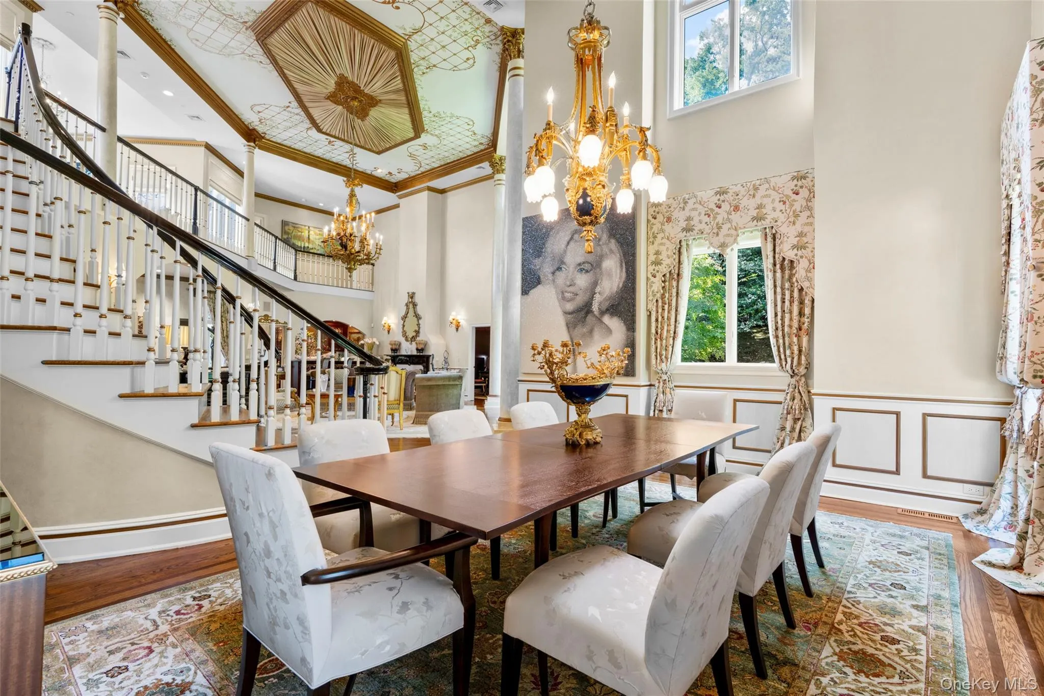 Large dining room with perfect flow to the kitchen. Large dining room with perfect flow to the kitchen.