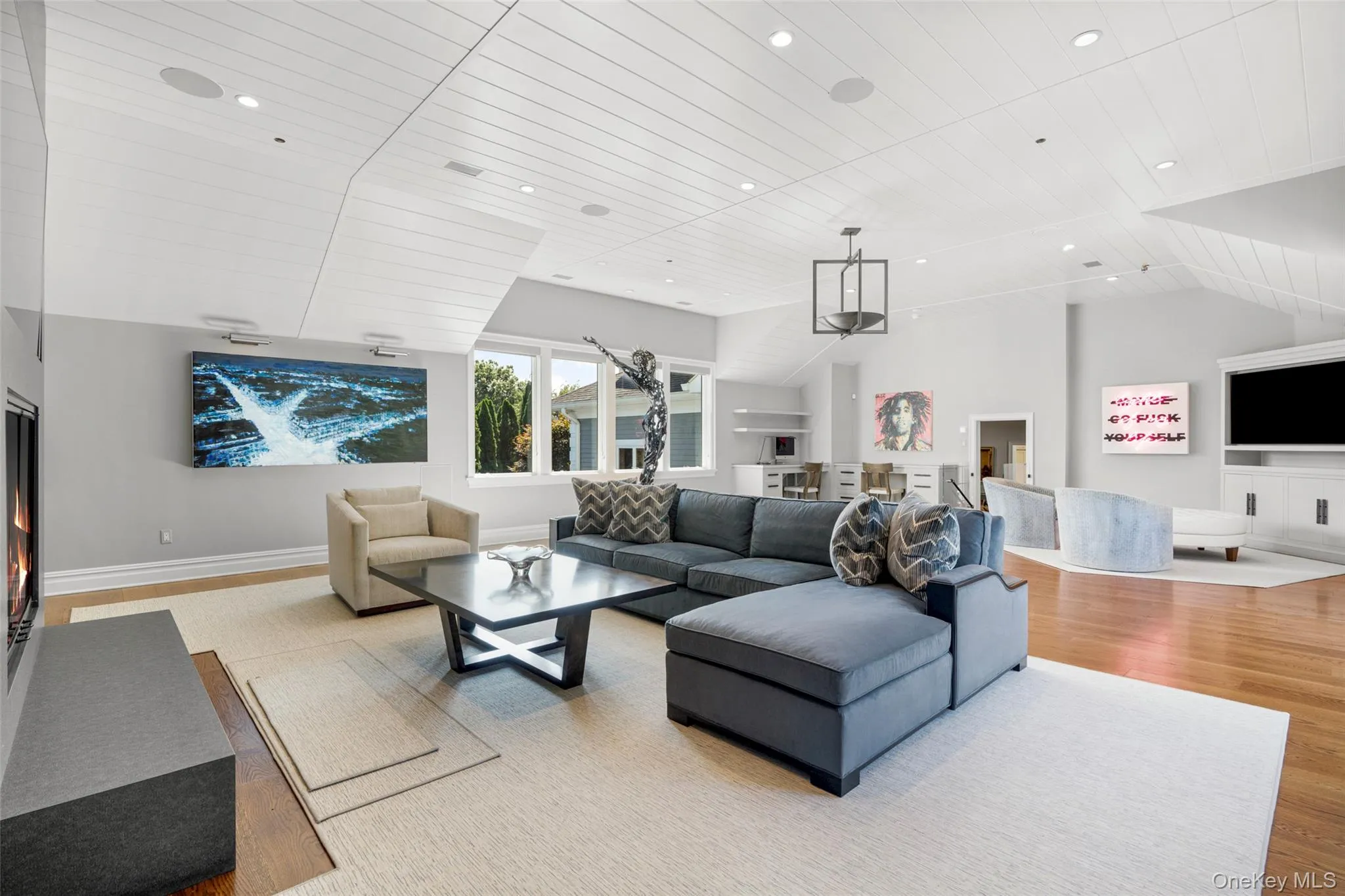 chic and sophisticated with a gallery inspired feel chic and sophisticated with a gallery inspired feel