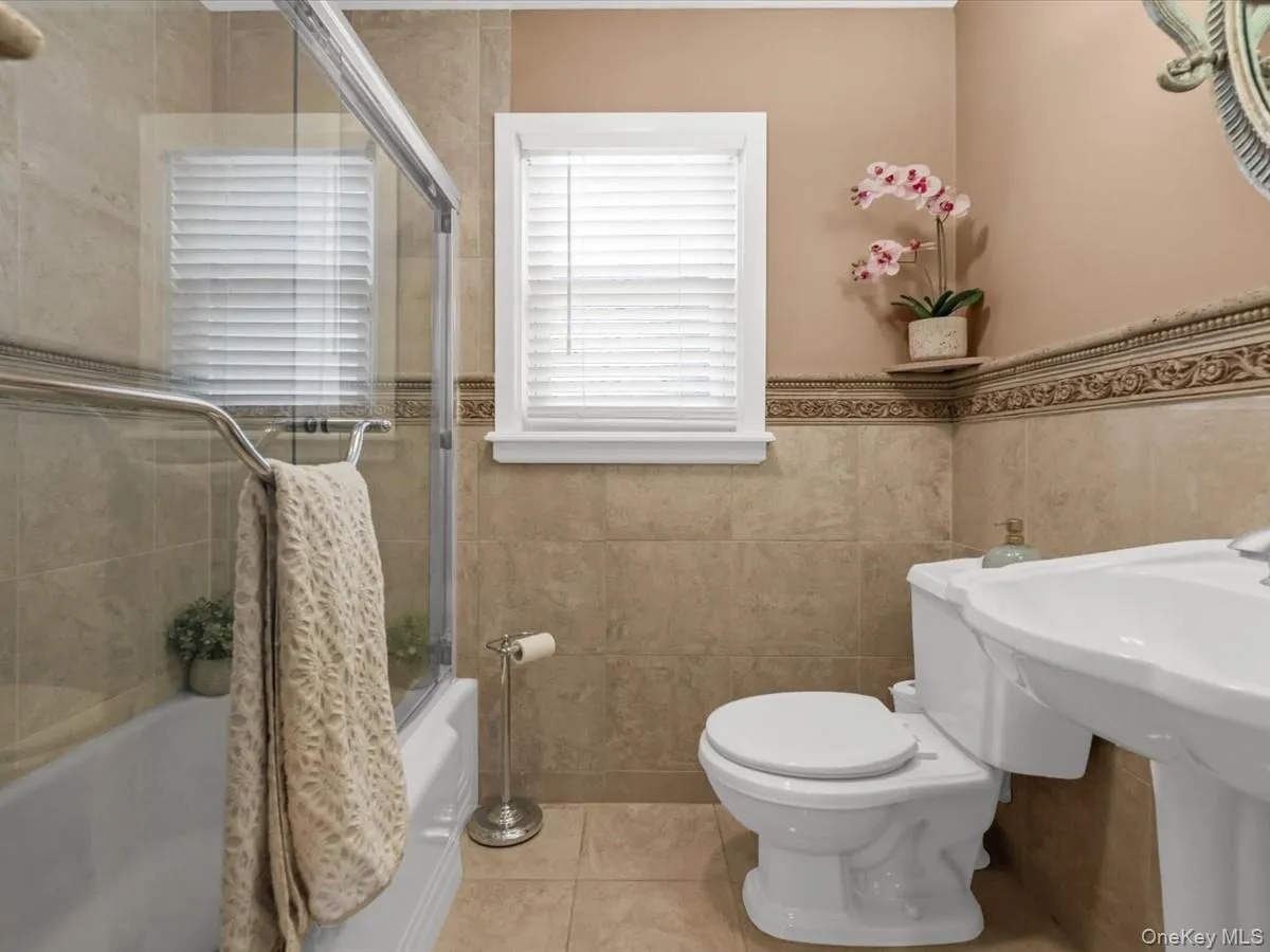 56 Columbine Avenue, Hempstead, NY, 3 Bedrooms Bedrooms, 8 Rooms Rooms,2 BathroomsBathrooms,Residential,For Rent,Columbine,0,1004422 56 Columbine Avenue, Hempstead, NY, 3 Bedrooms Bedrooms, 8 Rooms Rooms,2 BathroomsBathrooms,Residential,For Rent,Columbine,0,1004422