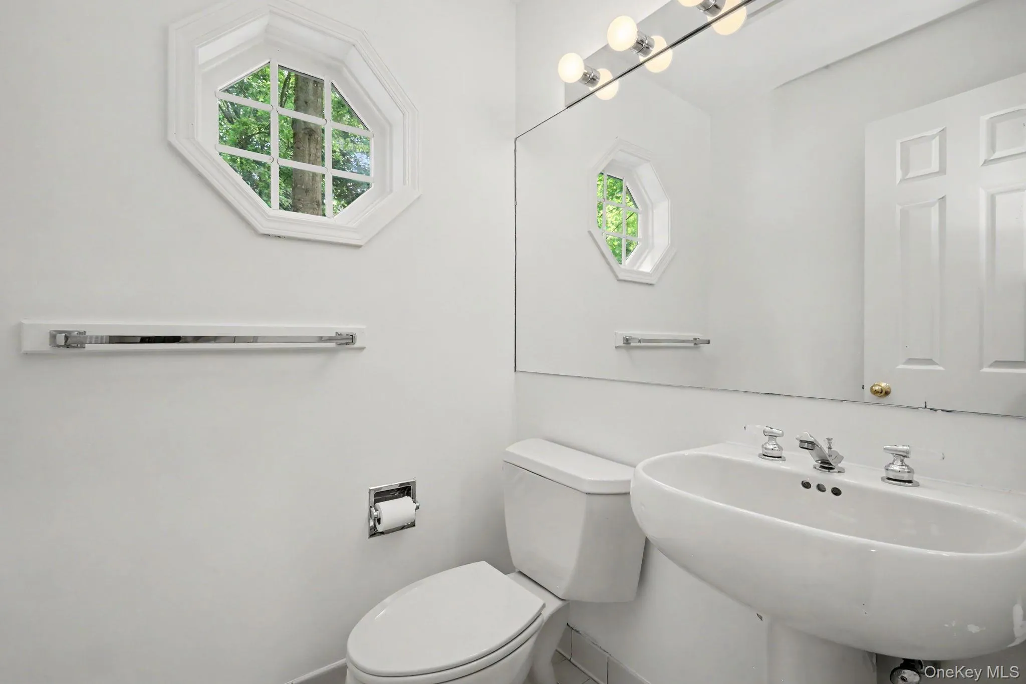 4 Annes Wood Lane, New Castle, NY, 2 Bedrooms Bedrooms, 7 Rooms Rooms,2 BathroomsBathrooms,Residential,For Rent,Annes Wood,0,KEY1004449 4 Annes Wood Lane, New Castle, NY, 2 Bedrooms Bedrooms, 7 Rooms Rooms,2 BathroomsBathrooms,Residential,For Rent,Annes Wood,0,KEY1004449