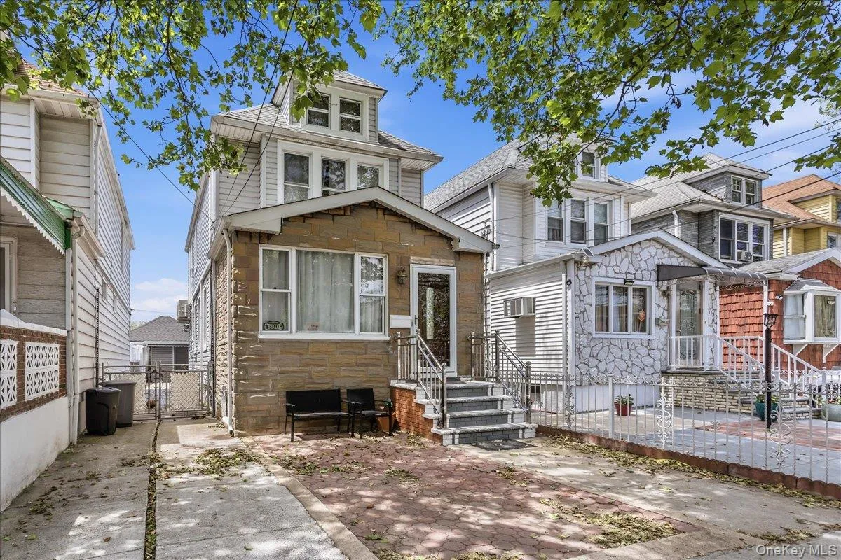 13008 Lefferts Boulevard, New York, NY, 3 Bedrooms Bedrooms, 8 Rooms Rooms,2 BathroomsBathrooms,Residential,For Rent,Lefferts,0,1004454 13008 Lefferts Boulevard, New York, NY, 3 Bedrooms Bedrooms, 8 Rooms Rooms,2 BathroomsBathrooms,Residential,For Rent,Lefferts,0,1004454