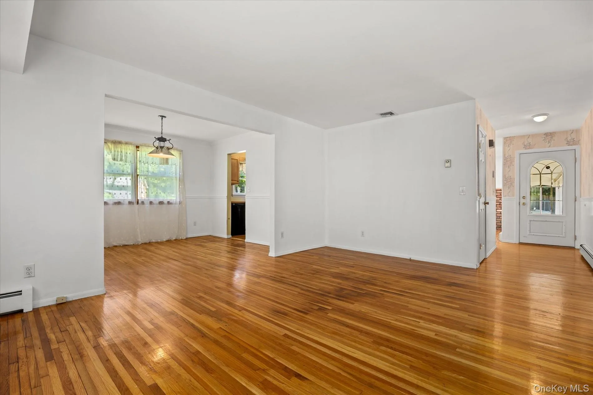 15 Quist Lane, Smithtown, NY, 3 Bedrooms Bedrooms, 9 Rooms Rooms,2 BathroomsBathrooms,Residential,For Rent,Quist,0,1004461 15 Quist Lane, Smithtown, NY, 3 Bedrooms Bedrooms, 9 Rooms Rooms,2 BathroomsBathrooms,Residential,For Rent,Quist,0,1004461