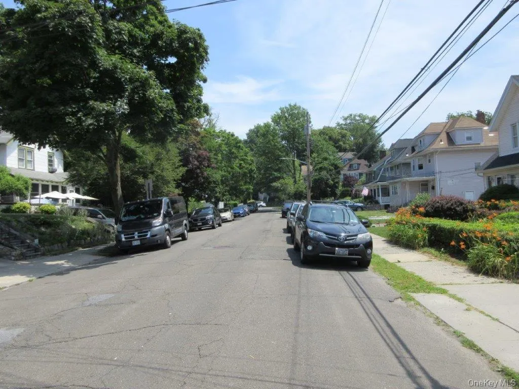 51 Howard Parkway, New Rochelle, NY, 4 Bedrooms Bedrooms, 8 Rooms Rooms,2 BathroomsBathrooms,Residential Lease,For Rent,Howard,0,1004462 51 Howard Parkway, New Rochelle, NY, 4 Bedrooms Bedrooms, 8 Rooms Rooms,2 BathroomsBathrooms,Residential Lease,For Rent,Howard,0,1004462