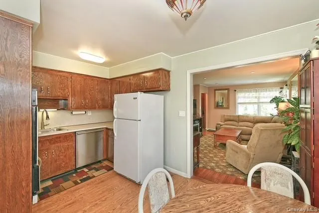 6720 211th Street, New York, NY, 2 Bedrooms Bedrooms, 5 Rooms Rooms,1 BathroomBathrooms,Residential,For Rent,211th,0,1004464 6720 211th Street, New York, NY, 2 Bedrooms Bedrooms, 5 Rooms Rooms,1 BathroomBathrooms,Residential,For Rent,211th,0,1004464