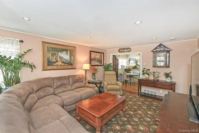 6720 211th Street, New York, NY, 2 Bedrooms Bedrooms, 5 Rooms Rooms,1 BathroomBathrooms,Residential,For Rent,211th,0,1004464 6720 211th Street, New York, NY, 2 Bedrooms Bedrooms, 5 Rooms Rooms,1 BathroomBathrooms,Residential,For Rent,211th,0,1004464