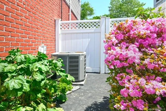 6720 211th Street, New York, NY, 2 Bedrooms Bedrooms, 5 Rooms Rooms,1 BathroomBathrooms,Residential,For Rent,211th,0,1004464 6720 211th Street, New York, NY, 2 Bedrooms Bedrooms, 5 Rooms Rooms,1 BathroomBathrooms,Residential,For Rent,211th,0,1004464
