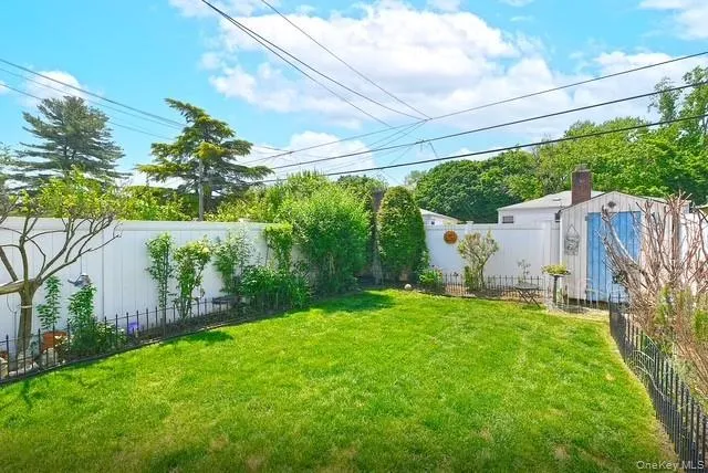 6720 211th Street, New York, NY, 2 Bedrooms Bedrooms, 5 Rooms Rooms,1 BathroomBathrooms,Residential,For Rent,211th,0,1004464 6720 211th Street, New York, NY, 2 Bedrooms Bedrooms, 5 Rooms Rooms,1 BathroomBathrooms,Residential,For Rent,211th,0,1004464