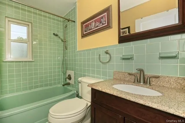 6720 211th Street, New York, NY, 2 Bedrooms Bedrooms, 5 Rooms Rooms,1 BathroomBathrooms,Residential,For Rent,211th,0,1004464 6720 211th Street, New York, NY, 2 Bedrooms Bedrooms, 5 Rooms Rooms,1 BathroomBathrooms,Residential,For Rent,211th,0,1004464