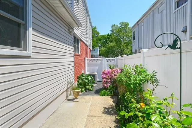 6720 211th Street, New York, NY, 2 Bedrooms Bedrooms, 5 Rooms Rooms,1 BathroomBathrooms,Residential,For Rent,211th,0,1004464 6720 211th Street, New York, NY, 2 Bedrooms Bedrooms, 5 Rooms Rooms,1 BathroomBathrooms,Residential,For Rent,211th,0,1004464