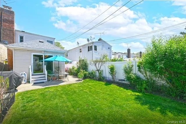 6720 211th Street, New York, NY, 2 Bedrooms Bedrooms, 5 Rooms Rooms,1 BathroomBathrooms,Residential,For Rent,211th,0,1004464 6720 211th Street, New York, NY, 2 Bedrooms Bedrooms, 5 Rooms Rooms,1 BathroomBathrooms,Residential,For Rent,211th,0,1004464