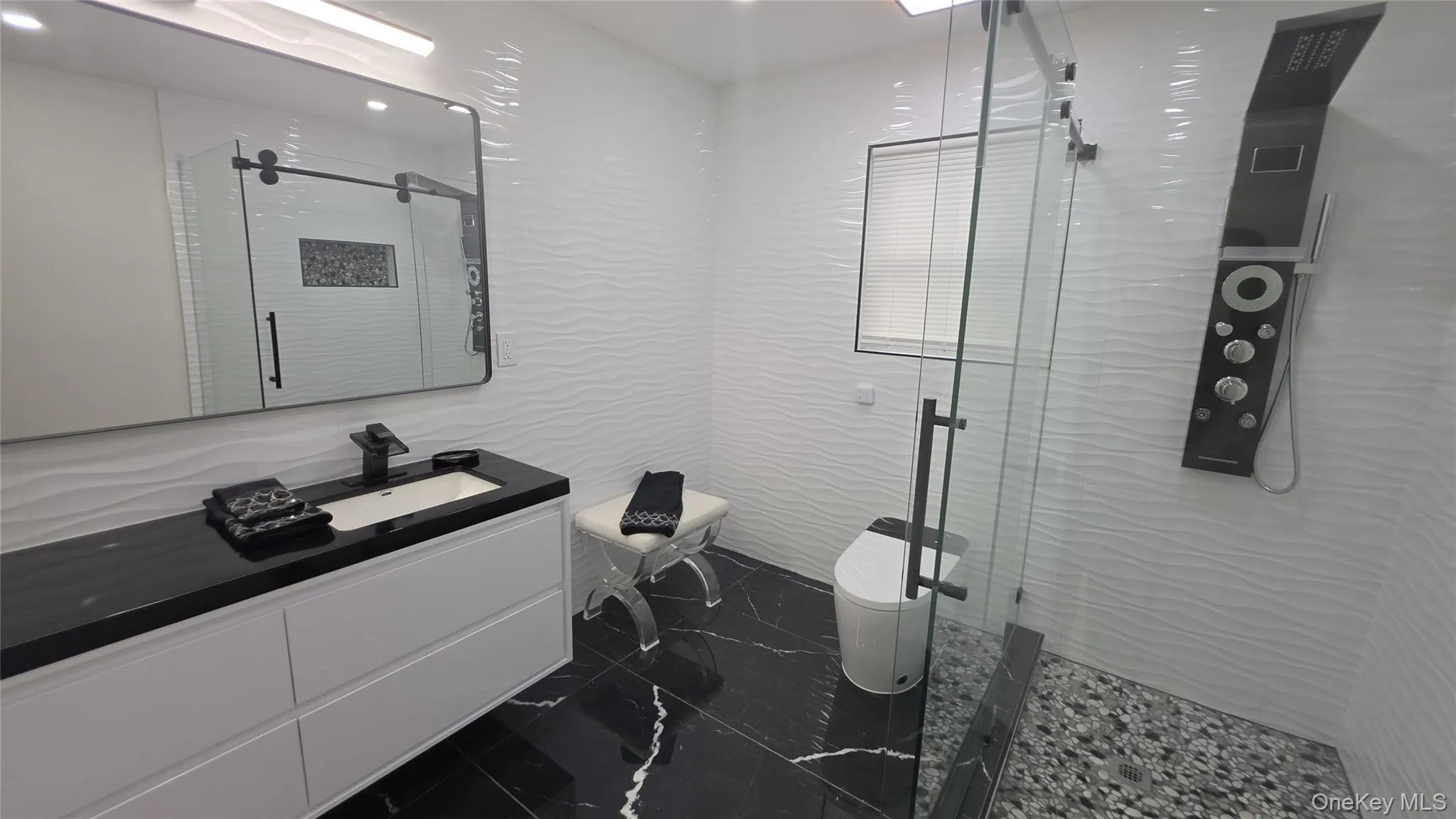 2nd floor hallway Full bath 2nd floor hallway Full bath