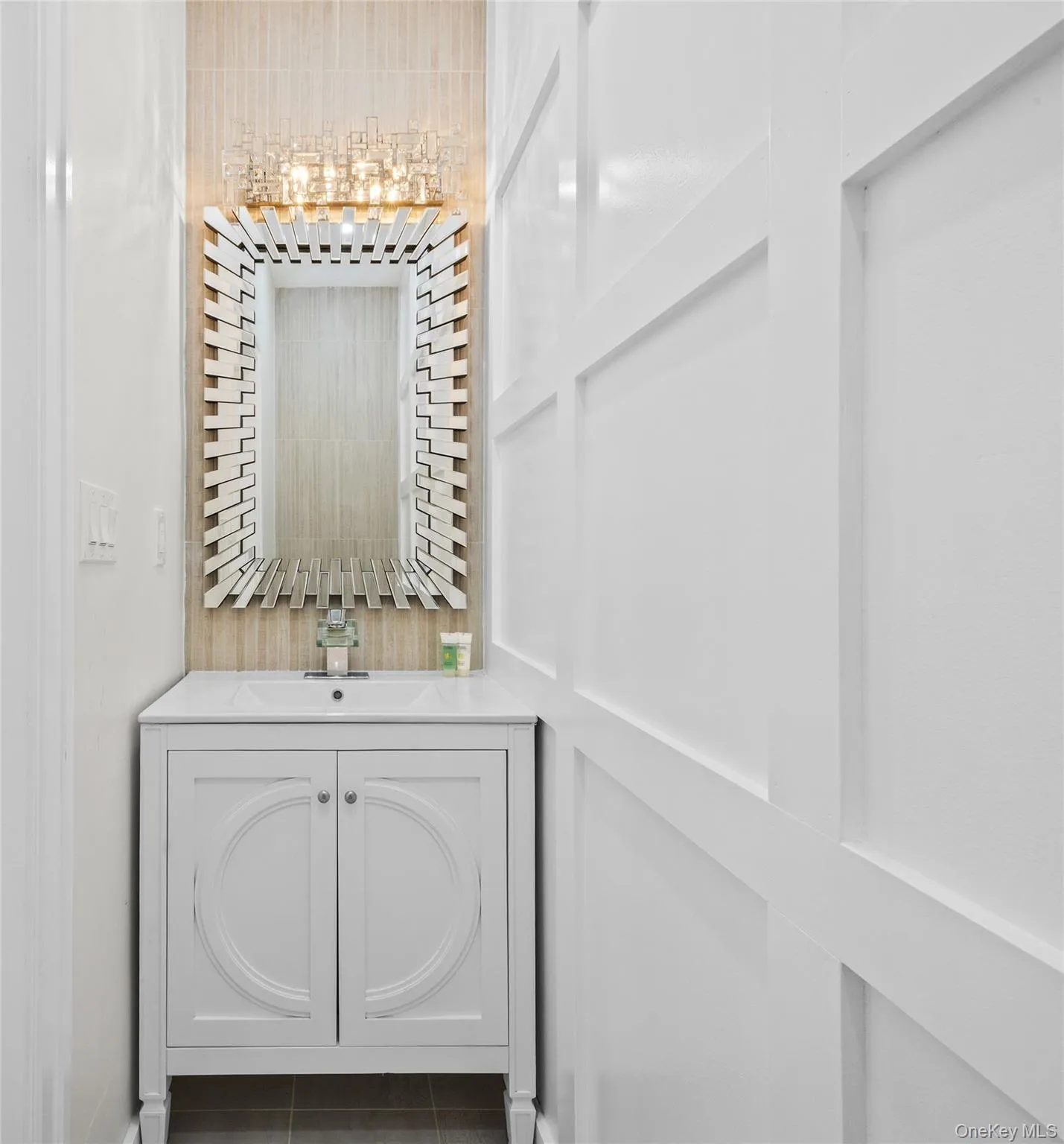 Classically designed Half Bath on 1st floor Classically designed Half Bath on 1st floor