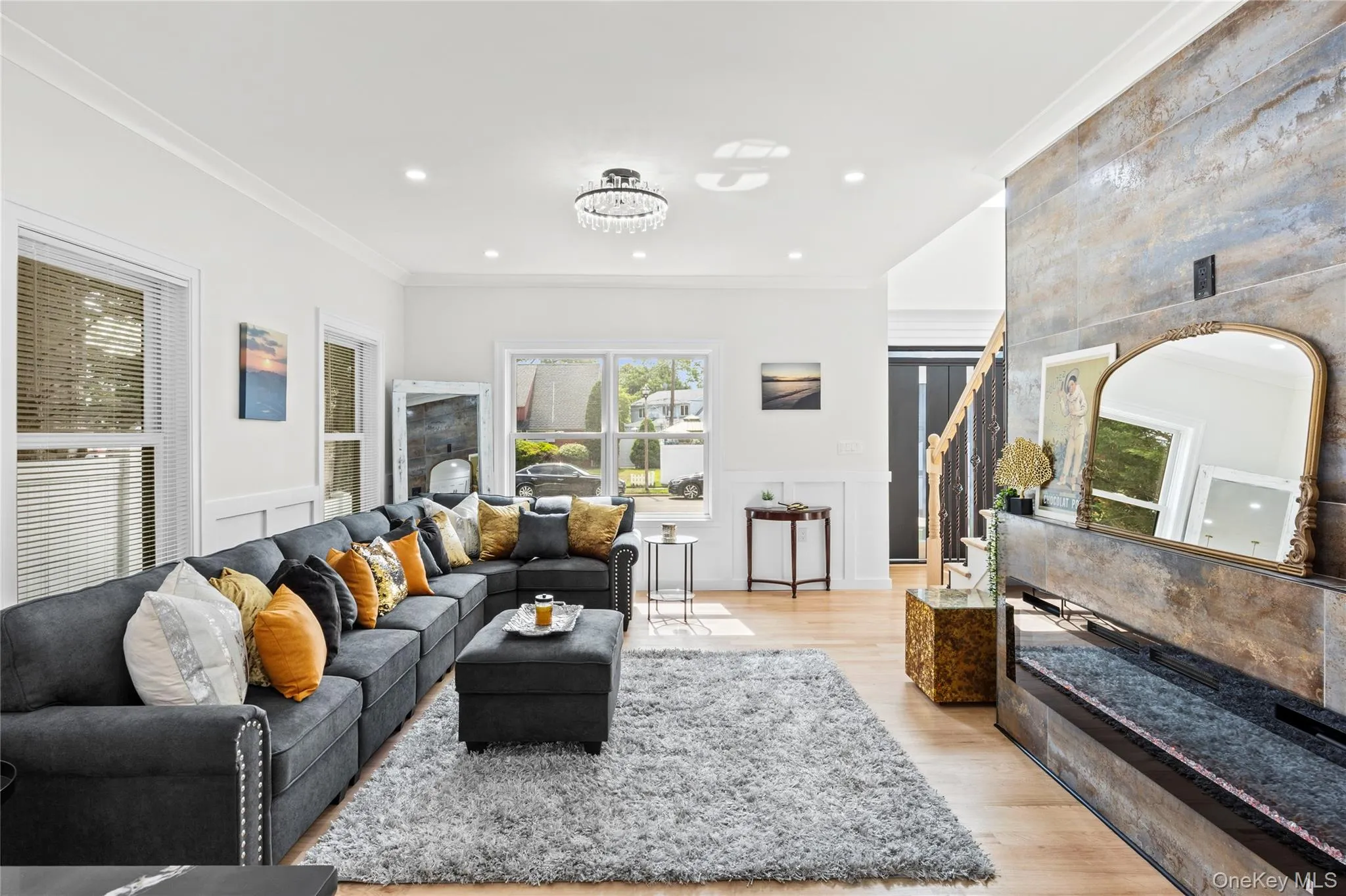 Family Room light and bright with amazing fireplace! Family Room light and bright with amazing fireplace!