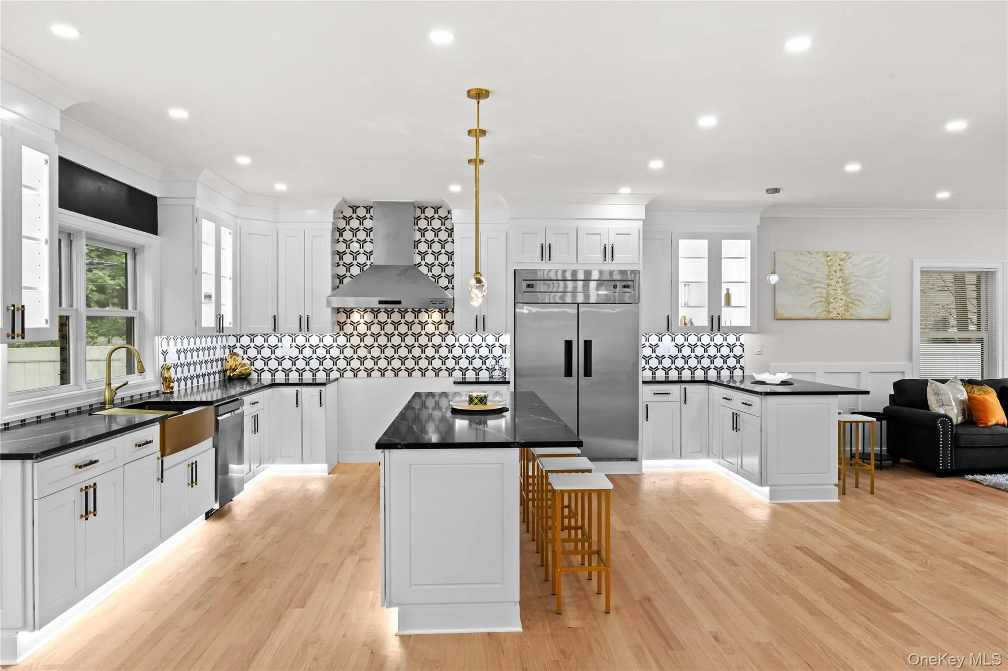 ONE OF A KIND EIK with ideal open concept floor plan ONE OF A KIND EIK with ideal open concept floor plan