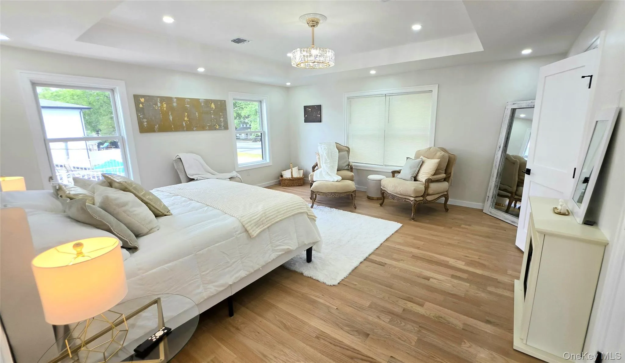 Big and Spacious Primary Bedroom on 2nd floor with WIC and SPA style Full bath with Jacuzzi! Big and Spacious Primary Bedroom on 2nd floor with WIC and SPA style Full bath with Jacuzzi!