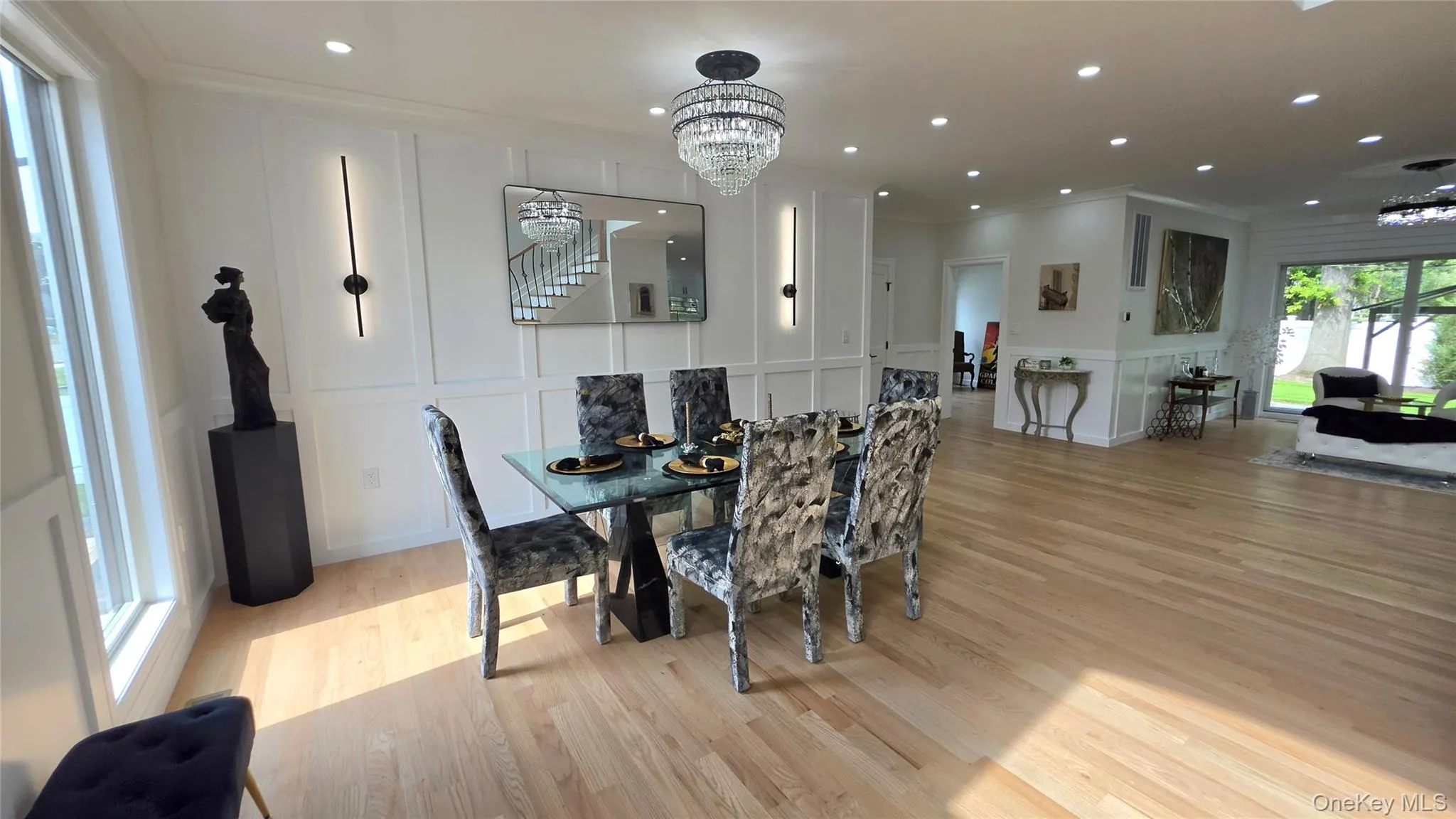 Tons of Living Space! Tons of Living Space!