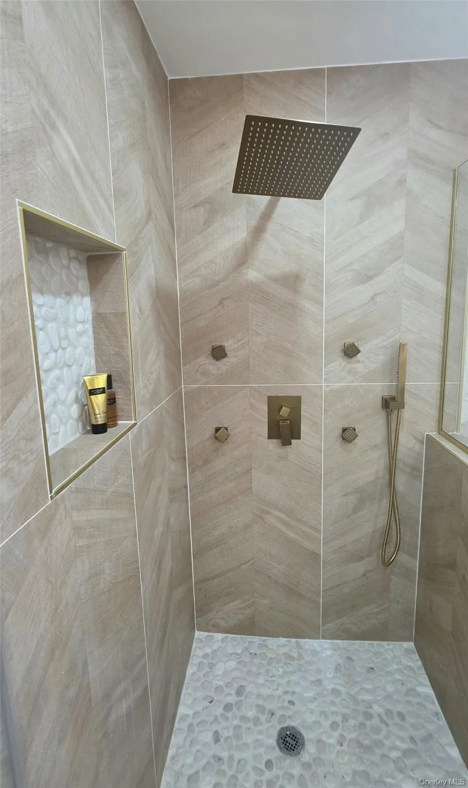 4 jet shower in Primary full Bath 4 jet shower in Primary full Bath