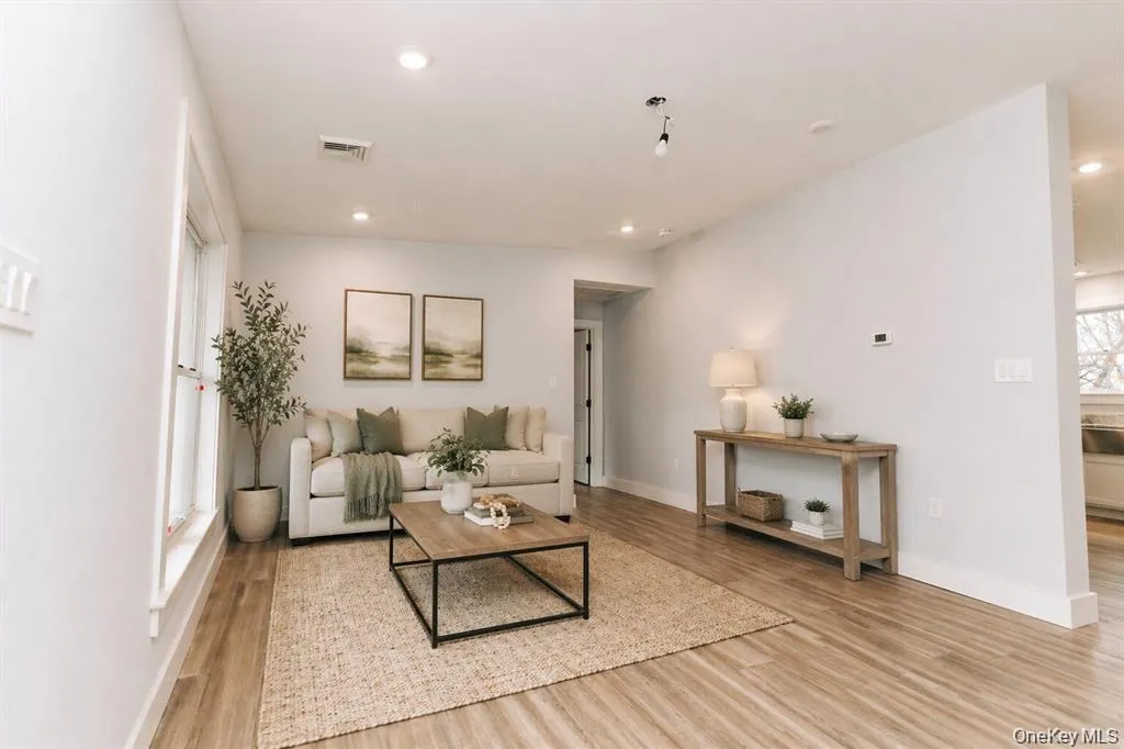42 Sands Avenue, Ulster, NY, 3 Bedrooms Bedrooms, 9 Rooms Rooms,3 BathroomsBathrooms,Residential,For Rent,Sands,0,1004484 42 Sands Avenue, Ulster, NY, 3 Bedrooms Bedrooms, 9 Rooms Rooms,3 BathroomsBathrooms,Residential,For Rent,Sands,0,1004484