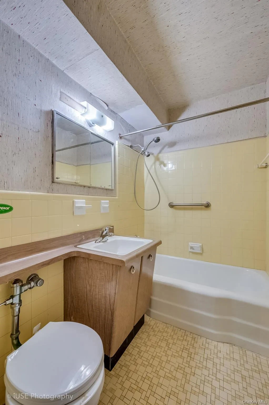 39-65 52nd St, New York, NY, 1 Bedroom Bedrooms, 3 Rooms Rooms,1 BathroomBathrooms,Residential,For Rent,52nd St,0,1004488 39-65 52nd St, New York, NY, 1 Bedroom Bedrooms, 3 Rooms Rooms,1 BathroomBathrooms,Residential,For Rent,52nd St,0,1004488