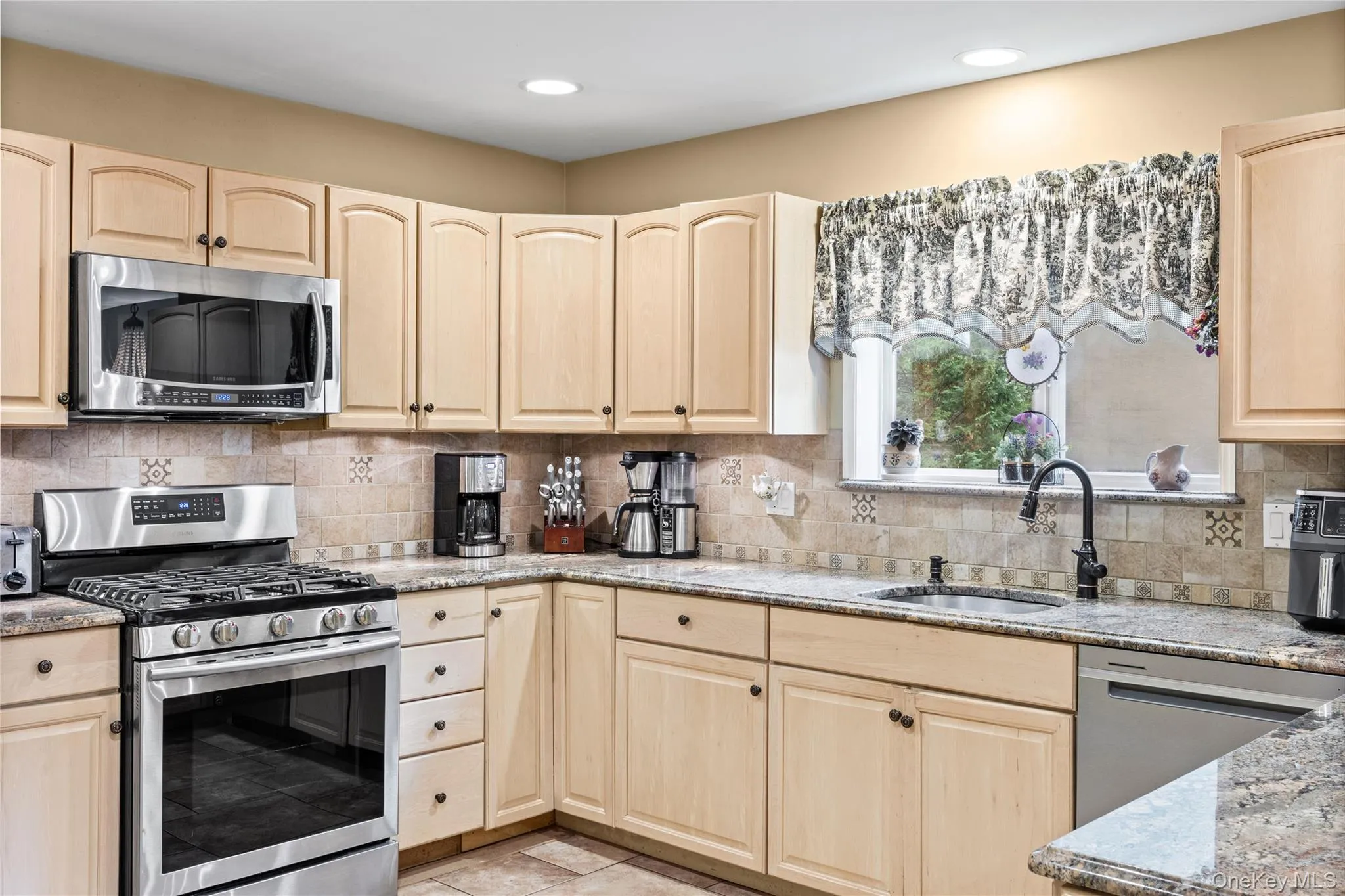 8 Frontier Trail, Brookhaven, NY, 4 Bedrooms Bedrooms, 8 Rooms Rooms,3 BathroomsBathrooms,Residential,For Rent,Frontier,0,1004489 8 Frontier Trail, Brookhaven, NY, 4 Bedrooms Bedrooms, 8 Rooms Rooms,3 BathroomsBathrooms,Residential,For Rent,Frontier,0,1004489