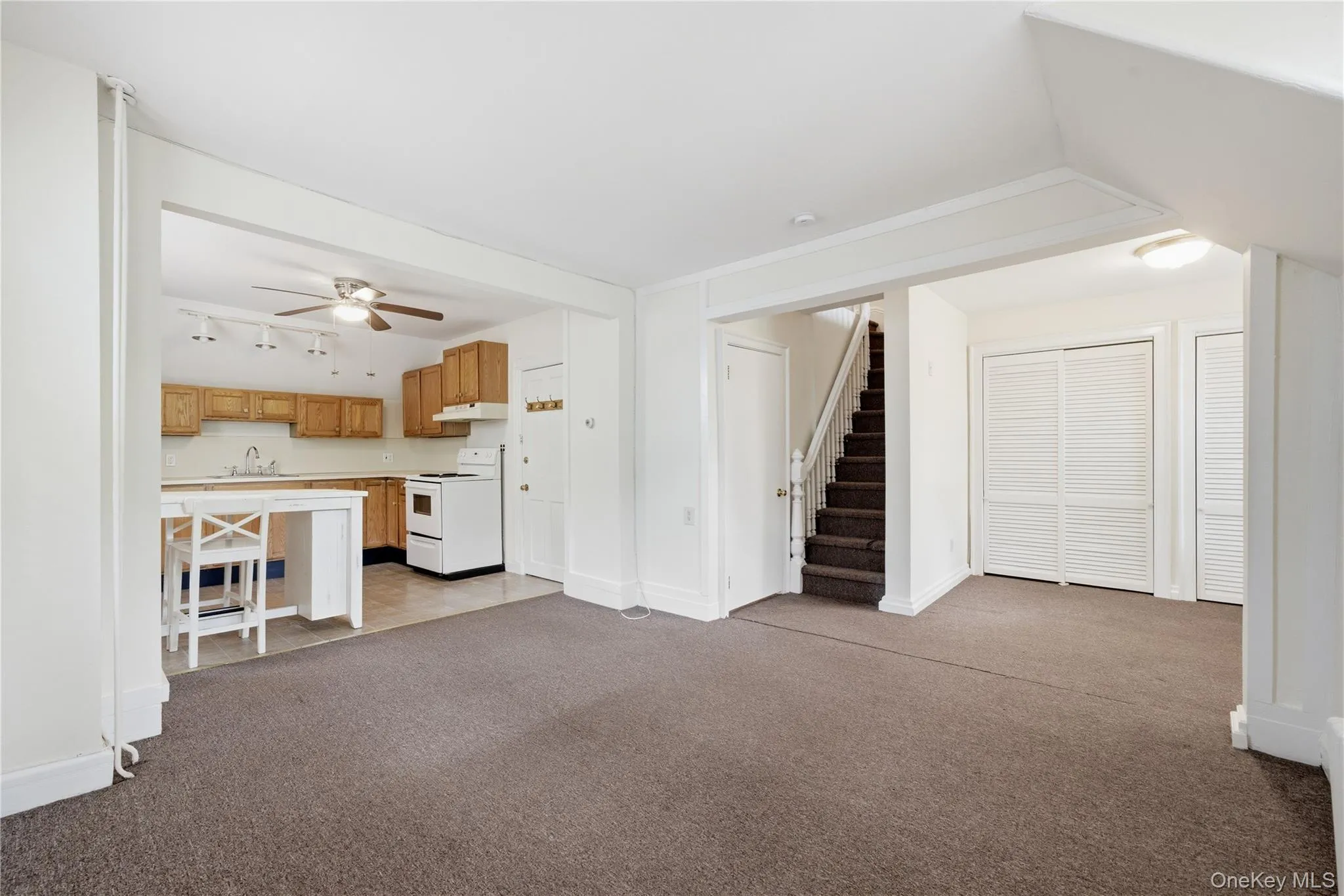 50 Broadway, Babylon, NY, 2 Bedrooms Bedrooms, 4 Rooms Rooms,2 BathroomsBathrooms,Residential Lease,For Rent,Broadway,0,1004493 50 Broadway, Babylon, NY, 2 Bedrooms Bedrooms, 4 Rooms Rooms,2 BathroomsBathrooms,Residential Lease,For Rent,Broadway,0,1004493