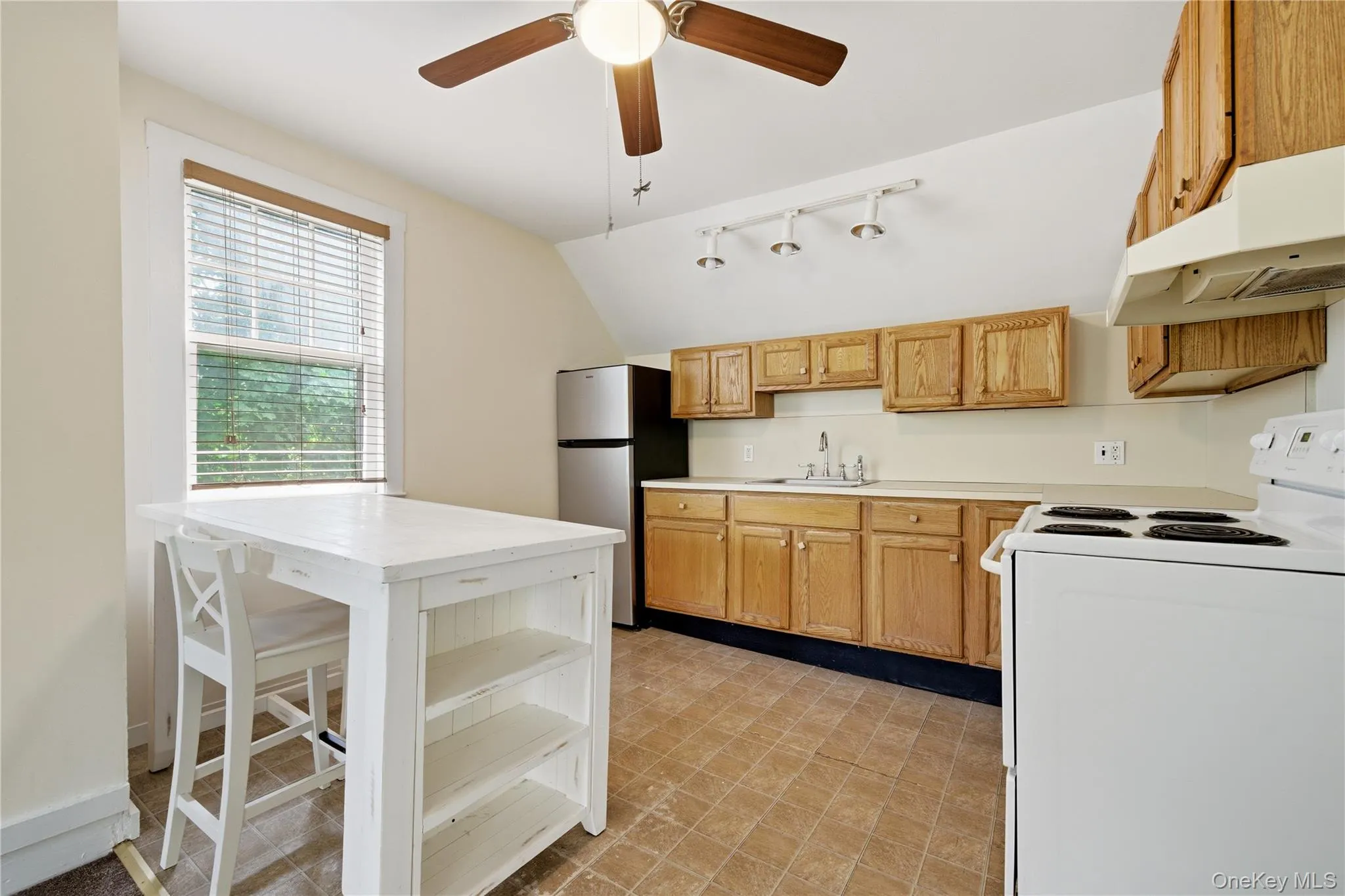 50 Broadway, Babylon, NY, 2 Bedrooms Bedrooms, 4 Rooms Rooms,2 BathroomsBathrooms,Residential Lease,For Rent,Broadway,0,1004493 50 Broadway, Babylon, NY, 2 Bedrooms Bedrooms, 4 Rooms Rooms,2 BathroomsBathrooms,Residential Lease,For Rent,Broadway,0,1004493