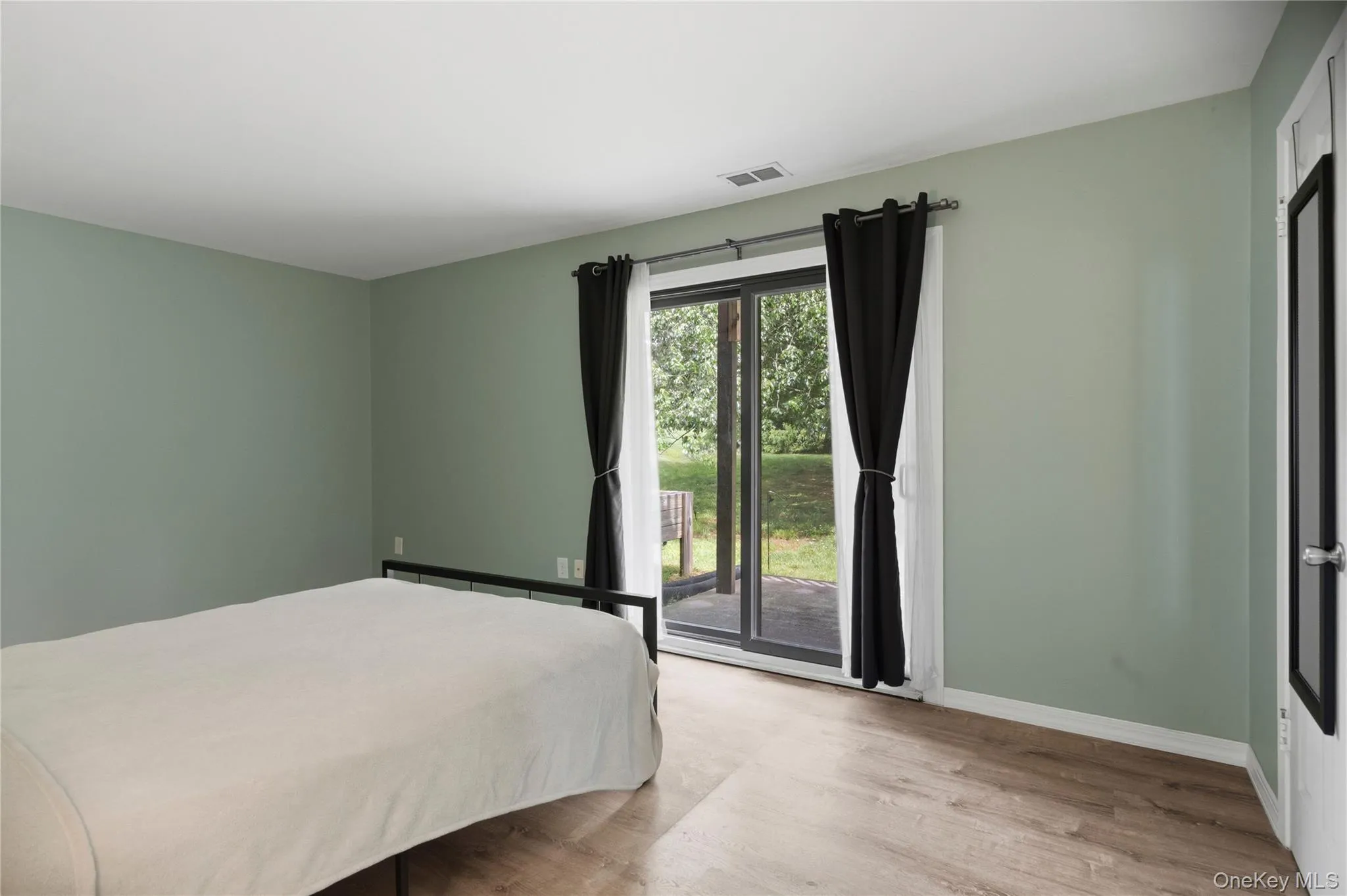 16 Bailey Court, Brookhaven, NY, 1 Bedroom Bedrooms, 3 Rooms Rooms,1 BathroomBathrooms,Residential,For Rent,Bailey Court,0,1004501 16 Bailey Court, Brookhaven, NY, 1 Bedroom Bedrooms, 3 Rooms Rooms,1 BathroomBathrooms,Residential,For Rent,Bailey Court,0,1004501