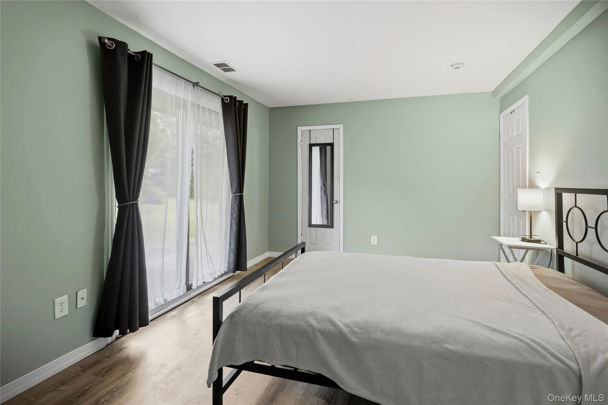 16 Bailey Court, Brookhaven, NY, 1 Bedroom Bedrooms, 3 Rooms Rooms,1 BathroomBathrooms,Residential,For Rent,Bailey Court,0,1004501 16 Bailey Court, Brookhaven, NY, 1 Bedroom Bedrooms, 3 Rooms Rooms,1 BathroomBathrooms,Residential,For Rent,Bailey Court,0,1004501