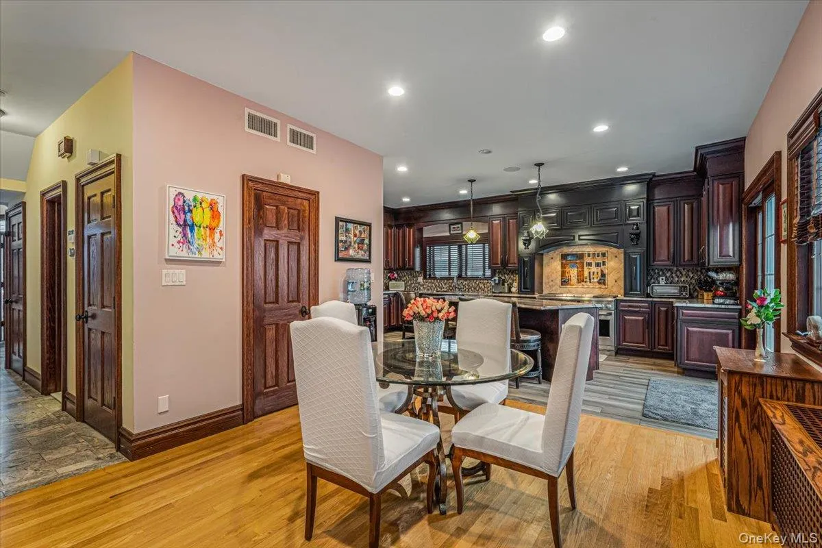 4308 Glenwood Street, New York, NY, 3 Bedrooms Bedrooms, 8 Rooms Rooms,3 BathroomsBathrooms,Residential,For Rent,Glenwood,0,1004530 4308 Glenwood Street, New York, NY, 3 Bedrooms Bedrooms, 8 Rooms Rooms,3 BathroomsBathrooms,Residential,For Rent,Glenwood,0,1004530