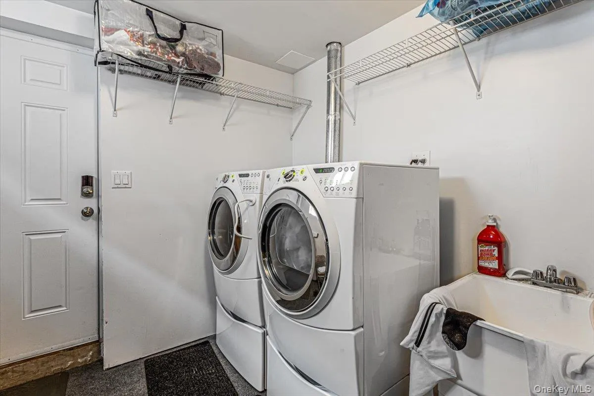 4308 Glenwood Street, New York, NY, 3 Bedrooms Bedrooms, 8 Rooms Rooms,3 BathroomsBathrooms,Residential,For Rent,Glenwood,0,1004530 4308 Glenwood Street, New York, NY, 3 Bedrooms Bedrooms, 8 Rooms Rooms,3 BathroomsBathrooms,Residential,For Rent,Glenwood,0,1004530
