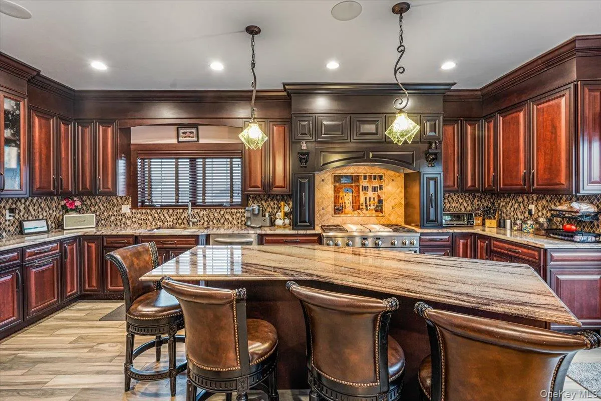 4308 Glenwood Street, New York, NY, 3 Bedrooms Bedrooms, 8 Rooms Rooms,3 BathroomsBathrooms,Residential,For Rent,Glenwood,0,1004530 4308 Glenwood Street, New York, NY, 3 Bedrooms Bedrooms, 8 Rooms Rooms,3 BathroomsBathrooms,Residential,For Rent,Glenwood,0,1004530