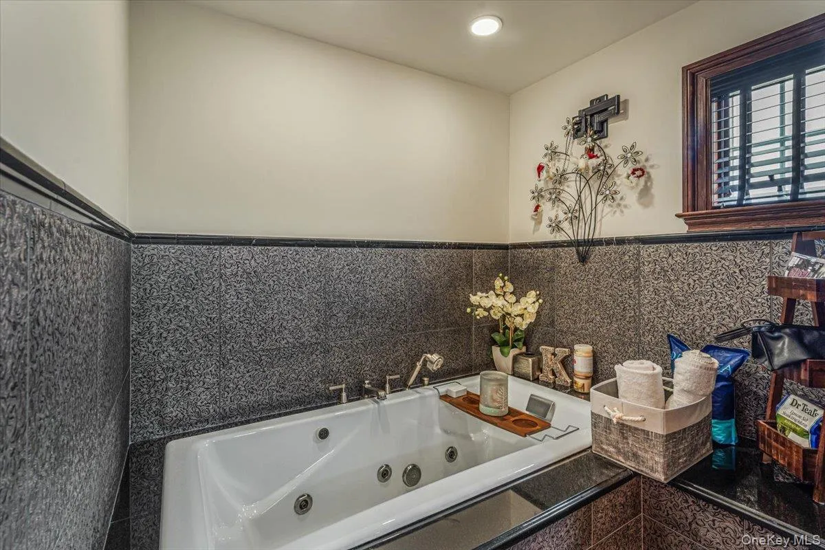 4308 Glenwood Street, New York, NY, 3 Bedrooms Bedrooms, 8 Rooms Rooms,3 BathroomsBathrooms,Residential,For Rent,Glenwood,0,1004530 4308 Glenwood Street, New York, NY, 3 Bedrooms Bedrooms, 8 Rooms Rooms,3 BathroomsBathrooms,Residential,For Rent,Glenwood,0,1004530
