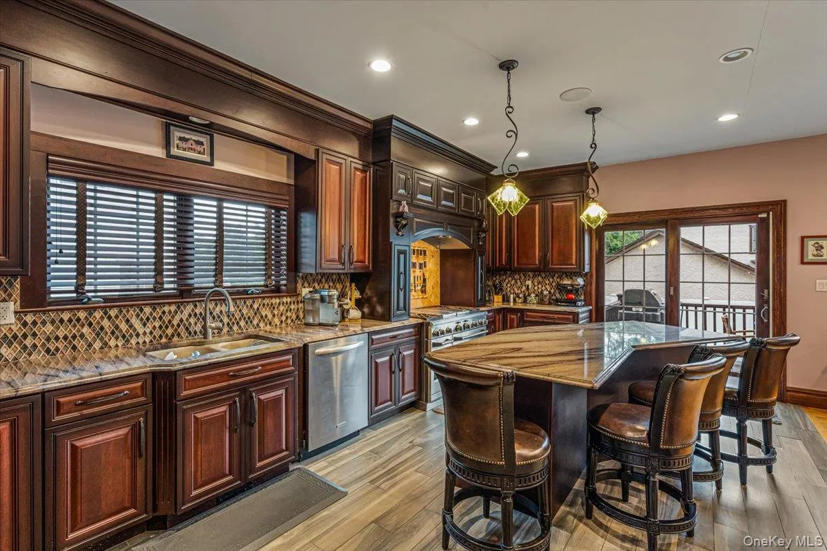 4308 Glenwood Street, New York, NY, 3 Bedrooms Bedrooms, 8 Rooms Rooms,3 BathroomsBathrooms,Residential,For Rent,Glenwood,0,1004530 4308 Glenwood Street, New York, NY, 3 Bedrooms Bedrooms, 8 Rooms Rooms,3 BathroomsBathrooms,Residential,For Rent,Glenwood,0,1004530