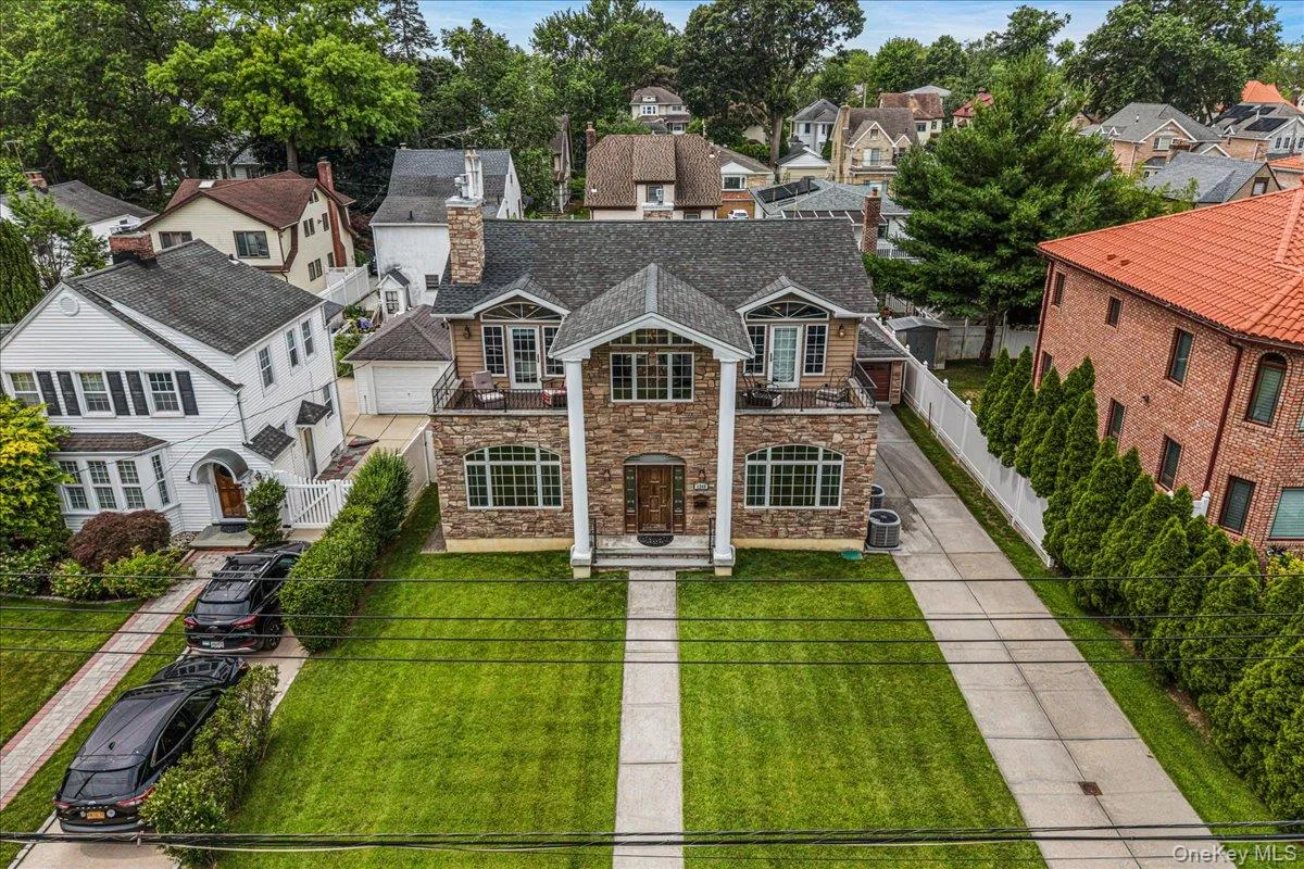 4308 Glenwood Street, New York, NY, 3 Bedrooms Bedrooms, 8 Rooms Rooms,3 BathroomsBathrooms,Residential,For Rent,Glenwood,0,1004530 4308 Glenwood Street, New York, NY, 3 Bedrooms Bedrooms, 8 Rooms Rooms,3 BathroomsBathrooms,Residential,For Rent,Glenwood,0,1004530