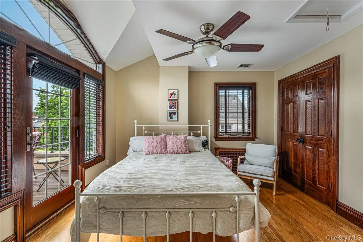 4308 Glenwood Street, New York, NY, 3 Bedrooms Bedrooms, 8 Rooms Rooms,3 BathroomsBathrooms,Residential,For Rent,Glenwood,0,1004530 4308 Glenwood Street, New York, NY, 3 Bedrooms Bedrooms, 8 Rooms Rooms,3 BathroomsBathrooms,Residential,For Rent,Glenwood,0,1004530