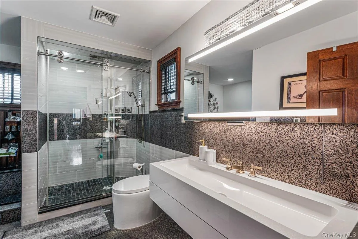 4308 Glenwood Street, New York, NY, 3 Bedrooms Bedrooms, 8 Rooms Rooms,3 BathroomsBathrooms,Residential,For Rent,Glenwood,0,1004530 4308 Glenwood Street, New York, NY, 3 Bedrooms Bedrooms, 8 Rooms Rooms,3 BathroomsBathrooms,Residential,For Rent,Glenwood,0,1004530