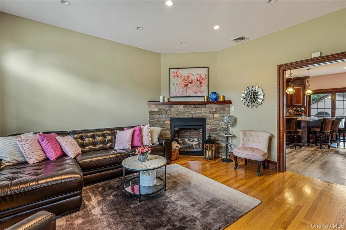 4308 Glenwood Street, New York, NY, 3 Bedrooms Bedrooms, 8 Rooms Rooms,3 BathroomsBathrooms,Residential,For Rent,Glenwood,0,1004530 4308 Glenwood Street, New York, NY, 3 Bedrooms Bedrooms, 8 Rooms Rooms,3 BathroomsBathrooms,Residential,For Rent,Glenwood,0,1004530