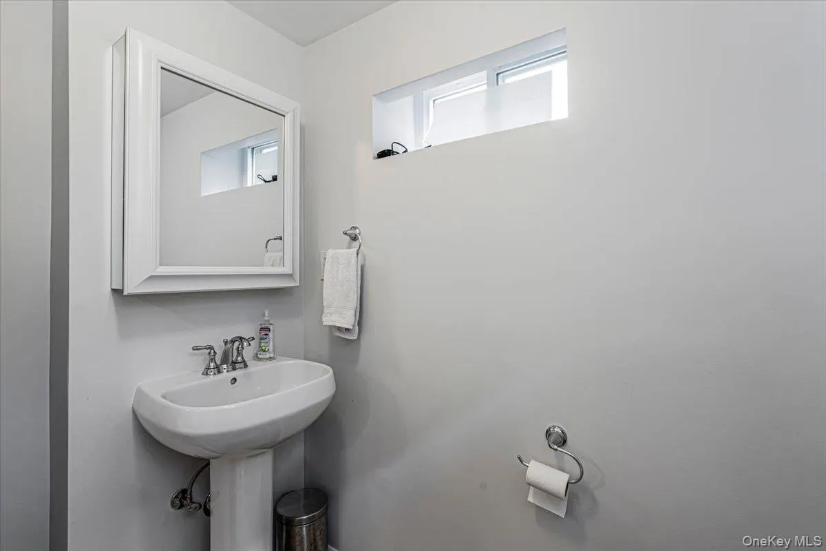 4308 Glenwood Street, New York, NY, 3 Bedrooms Bedrooms, 8 Rooms Rooms,3 BathroomsBathrooms,Residential,For Rent,Glenwood,0,1004530 4308 Glenwood Street, New York, NY, 3 Bedrooms Bedrooms, 8 Rooms Rooms,3 BathroomsBathrooms,Residential,For Rent,Glenwood,0,1004530