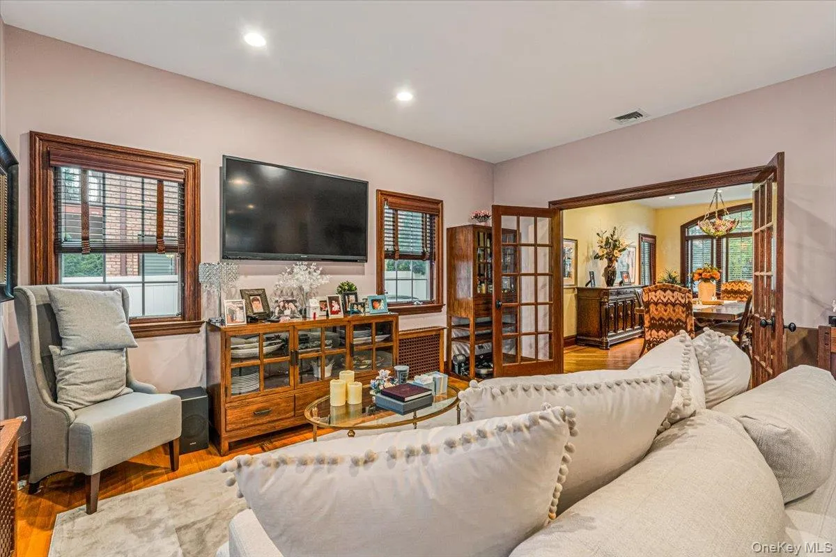 4308 Glenwood Street, New York, NY, 3 Bedrooms Bedrooms, 8 Rooms Rooms,3 BathroomsBathrooms,Residential,For Rent,Glenwood,0,1004530 4308 Glenwood Street, New York, NY, 3 Bedrooms Bedrooms, 8 Rooms Rooms,3 BathroomsBathrooms,Residential,For Rent,Glenwood,0,1004530