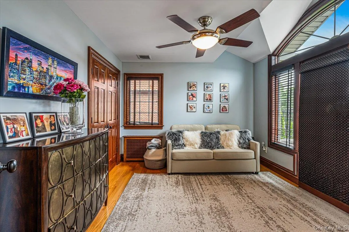 4308 Glenwood Street, New York, NY, 3 Bedrooms Bedrooms, 8 Rooms Rooms,3 BathroomsBathrooms,Residential,For Rent,Glenwood,0,1004530 4308 Glenwood Street, New York, NY, 3 Bedrooms Bedrooms, 8 Rooms Rooms,3 BathroomsBathrooms,Residential,For Rent,Glenwood,0,1004530