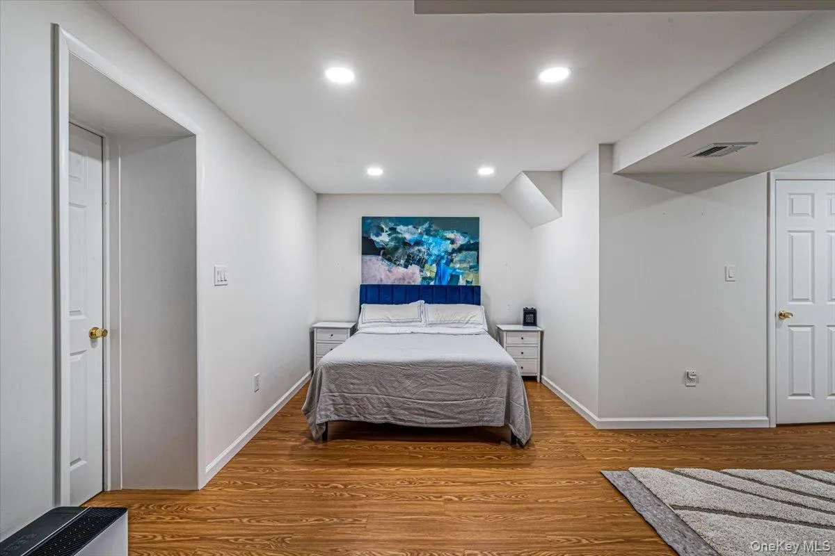 4308 Glenwood Street, New York, NY, 3 Bedrooms Bedrooms, 8 Rooms Rooms,3 BathroomsBathrooms,Residential,For Rent,Glenwood,0,1004530 4308 Glenwood Street, New York, NY, 3 Bedrooms Bedrooms, 8 Rooms Rooms,3 BathroomsBathrooms,Residential,For Rent,Glenwood,0,1004530