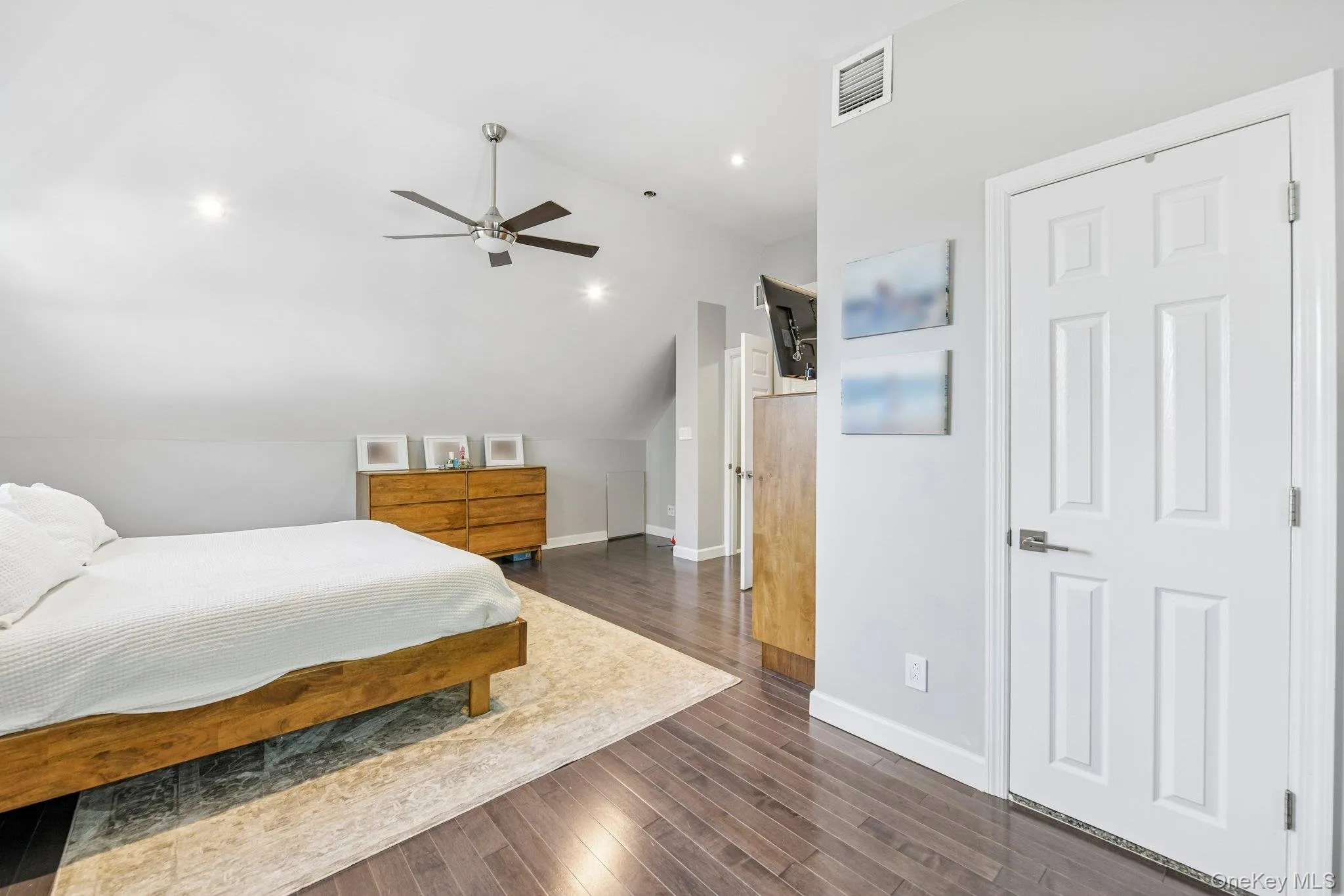 2821 Colonial Avenue, Hempstead, NY, 3 Bedrooms Bedrooms, 8 Rooms Rooms,2 BathroomsBathrooms,Residential,For Rent,Colonial,0,1004535 2821 Colonial Avenue, Hempstead, NY, 3 Bedrooms Bedrooms, 8 Rooms Rooms,2 BathroomsBathrooms,Residential,For Rent,Colonial,0,1004535