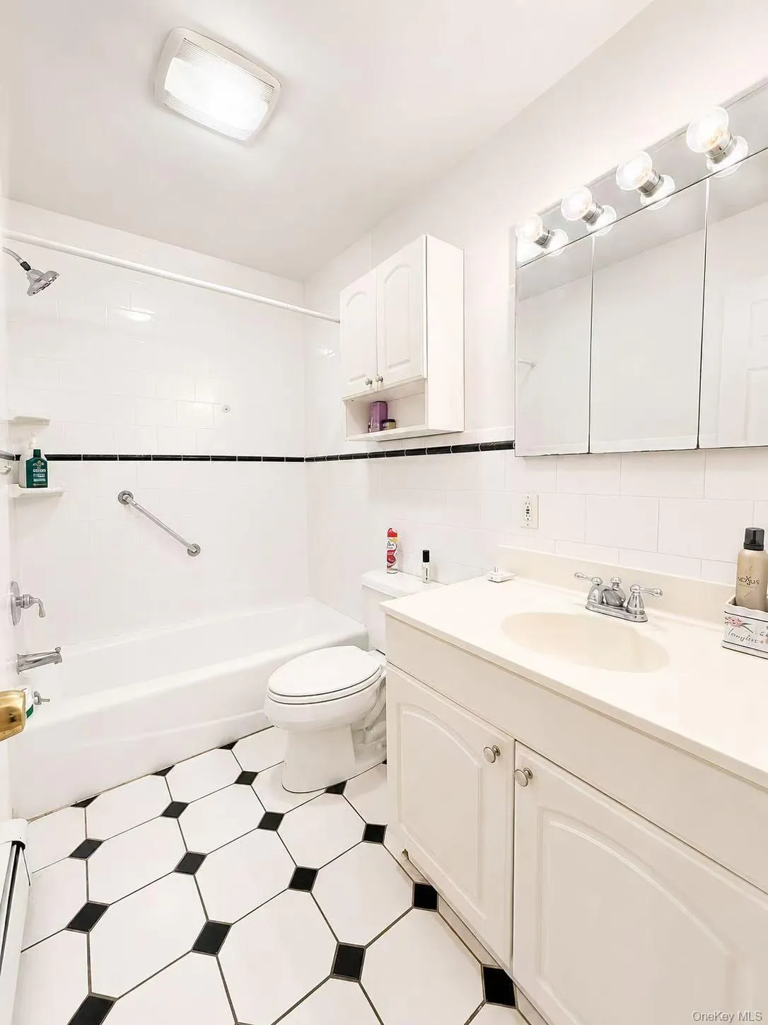 21 Redwood Court, Glen Cove, NY, 5 Bedrooms Bedrooms, 8 Rooms Rooms,3 BathroomsBathrooms,Residential Lease,For Rent,Redwood,0,1004536 21 Redwood Court, Glen Cove, NY, 5 Bedrooms Bedrooms, 8 Rooms Rooms,3 BathroomsBathrooms,Residential Lease,For Rent,Redwood,0,1004536
