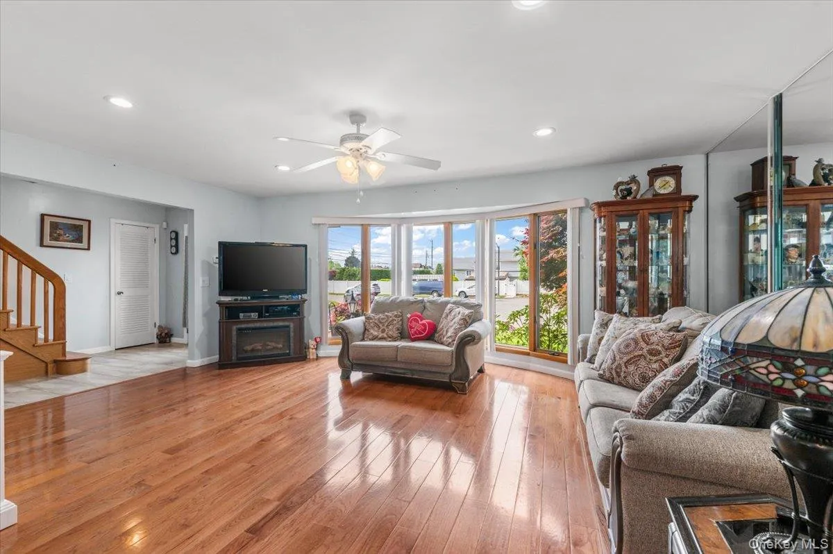 9 Bernadette Court, Oyster Bay, NY, 4 Bedrooms Bedrooms, 12 Rooms Rooms,3 BathroomsBathrooms,Residential,For Rent,Bernadette,0,1004537 9 Bernadette Court, Oyster Bay, NY, 4 Bedrooms Bedrooms, 12 Rooms Rooms,3 BathroomsBathrooms,Residential,For Rent,Bernadette,0,1004537