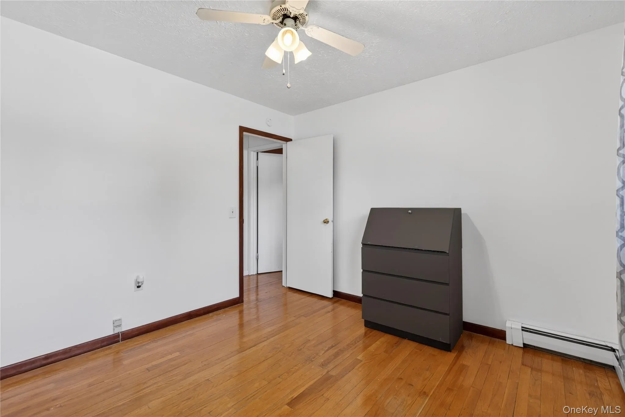 4 Saint Eve Court, Middletown, NY, 3 Bedrooms Bedrooms, 7 Rooms Rooms,1 BathroomBathrooms,Residential,For Rent,Saint Eve,0,1004538 4 Saint Eve Court, Middletown, NY, 3 Bedrooms Bedrooms, 7 Rooms Rooms,1 BathroomBathrooms,Residential,For Rent,Saint Eve,0,1004538