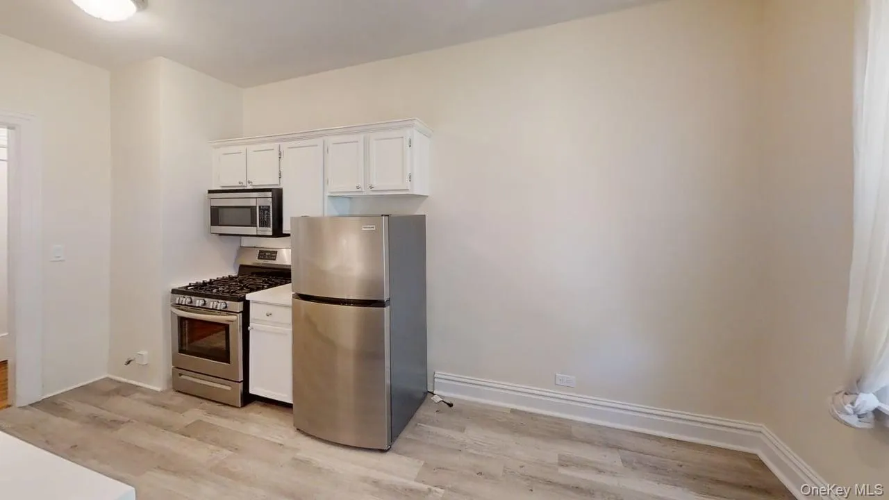 445 Gramatan Avenue, Mount Vernon, NY, 2 Bedrooms Bedrooms, 4 Rooms Rooms,1 BathroomBathrooms,Residential,For Rent,Gramatan,0,1004539 445 Gramatan Avenue, Mount Vernon, NY, 2 Bedrooms Bedrooms, 4 Rooms Rooms,1 BathroomBathrooms,Residential,For Rent,Gramatan,0,1004539