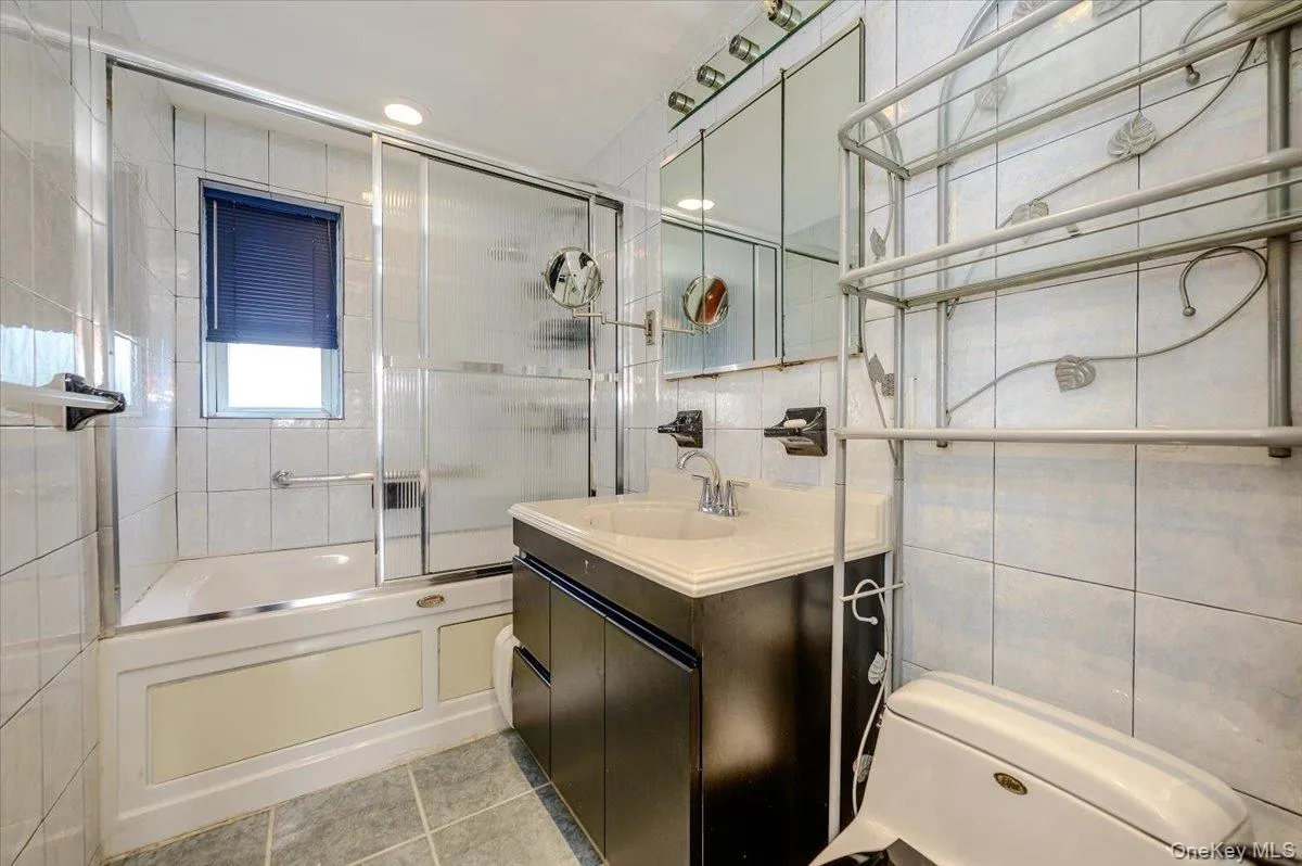 156 Revere Avenue, New York, NY, 3 Bedrooms Bedrooms, 8 Rooms Rooms,2 BathroomsBathrooms,Residential,For Rent,Revere,0,1004540 156 Revere Avenue, New York, NY, 3 Bedrooms Bedrooms, 8 Rooms Rooms,2 BathroomsBathrooms,Residential,For Rent,Revere,0,1004540