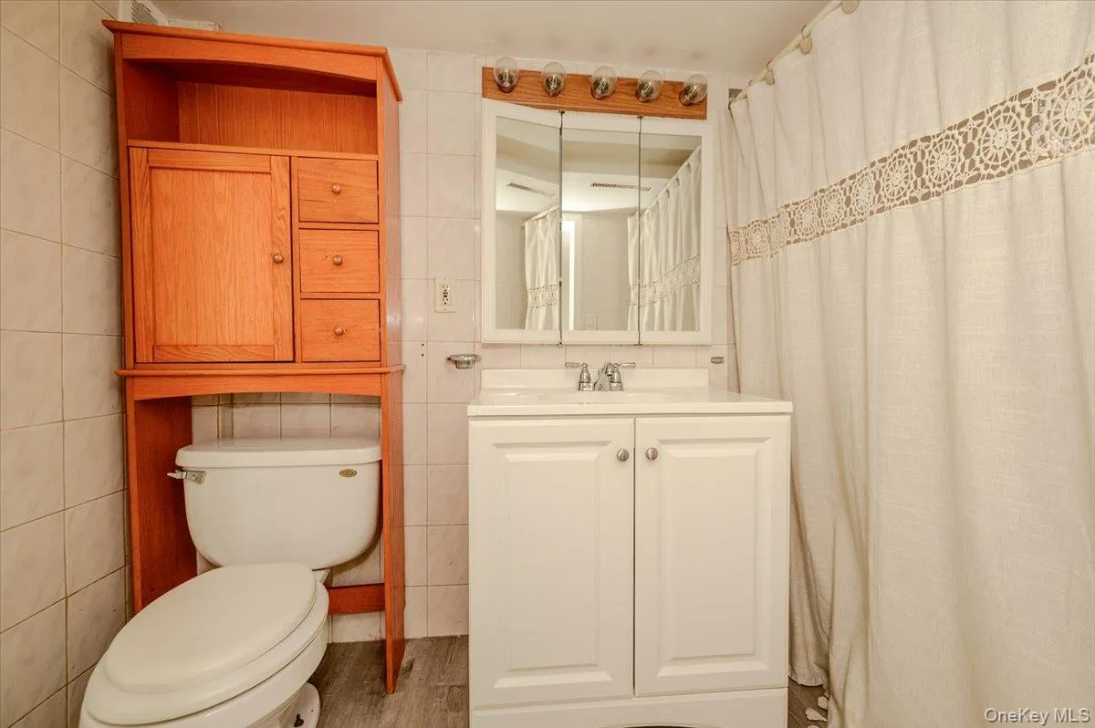 156 Revere Avenue, New York, NY, 3 Bedrooms Bedrooms, 8 Rooms Rooms,2 BathroomsBathrooms,Residential,For Rent,Revere,0,1004540 156 Revere Avenue, New York, NY, 3 Bedrooms Bedrooms, 8 Rooms Rooms,2 BathroomsBathrooms,Residential,For Rent,Revere,0,1004540